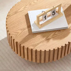 Table Basse Ovale Moderne en Bois avec Design Cannelé Texturé pour Salon et Petits Espaces, Chêne Naturel