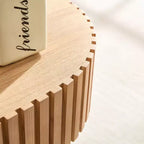 Table Basse Ovale Moderne en Bois avec Design Cannelé Texturé pour Salon et Petits Espaces, Chêne Naturel